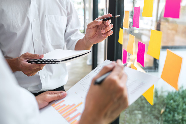 UX-Design Agentur beim Ausarbeiten passender Personas